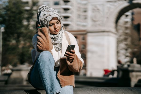 Les incontournables carrés de soie pour femme à adopter